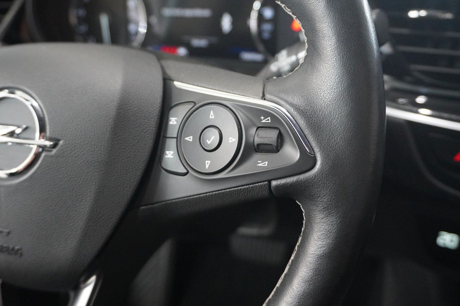 Fahrzeugabbildung Opel Insignia B ST 2.0D BUSINESS NAVI/LED/KAMERA/HUD