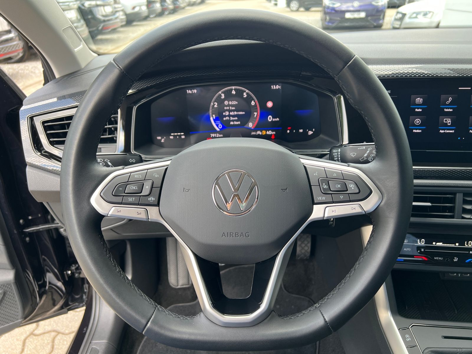 Fahrzeugabbildung Volkswagen Polo Life 1.0 *LED, Climatronic, Sitzhzg., AppCo