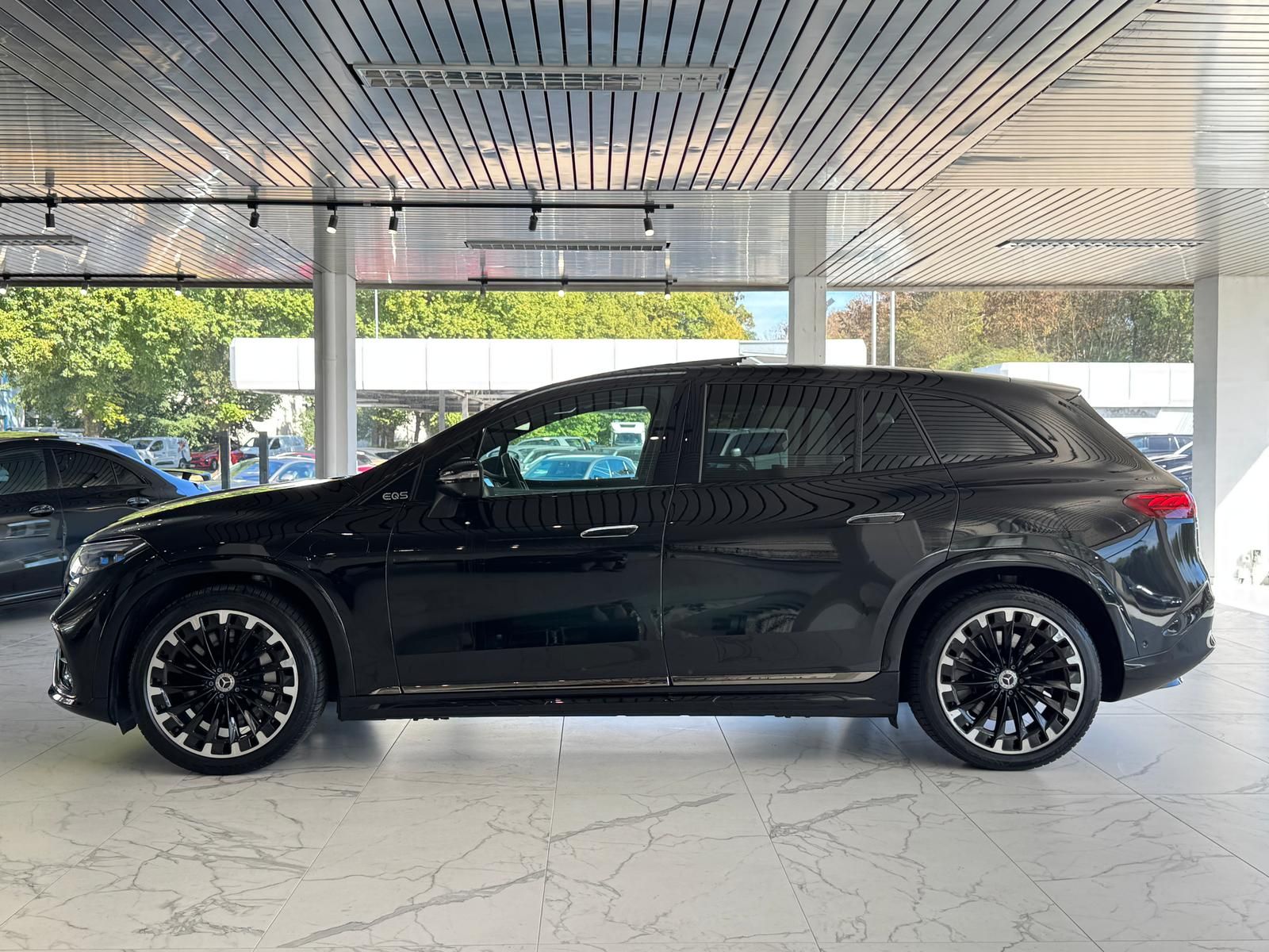 Mercedes-Benz EQS SUV 450 4MATIC 3x AMG PANO DIST AHK BURM 22Z foto 3