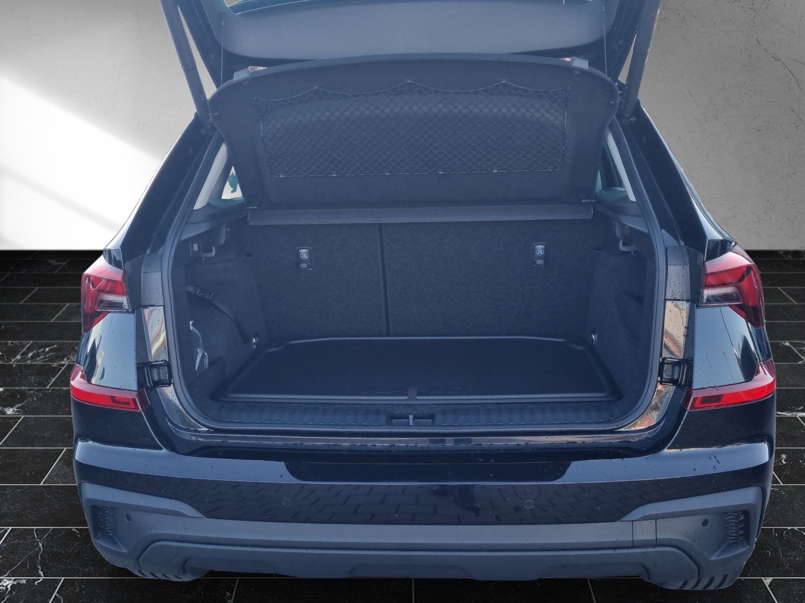 Fahrzeugabbildung SKODA Kamiq Tour 1,5 TSI DSG AHK 18" Fahrassi Info.