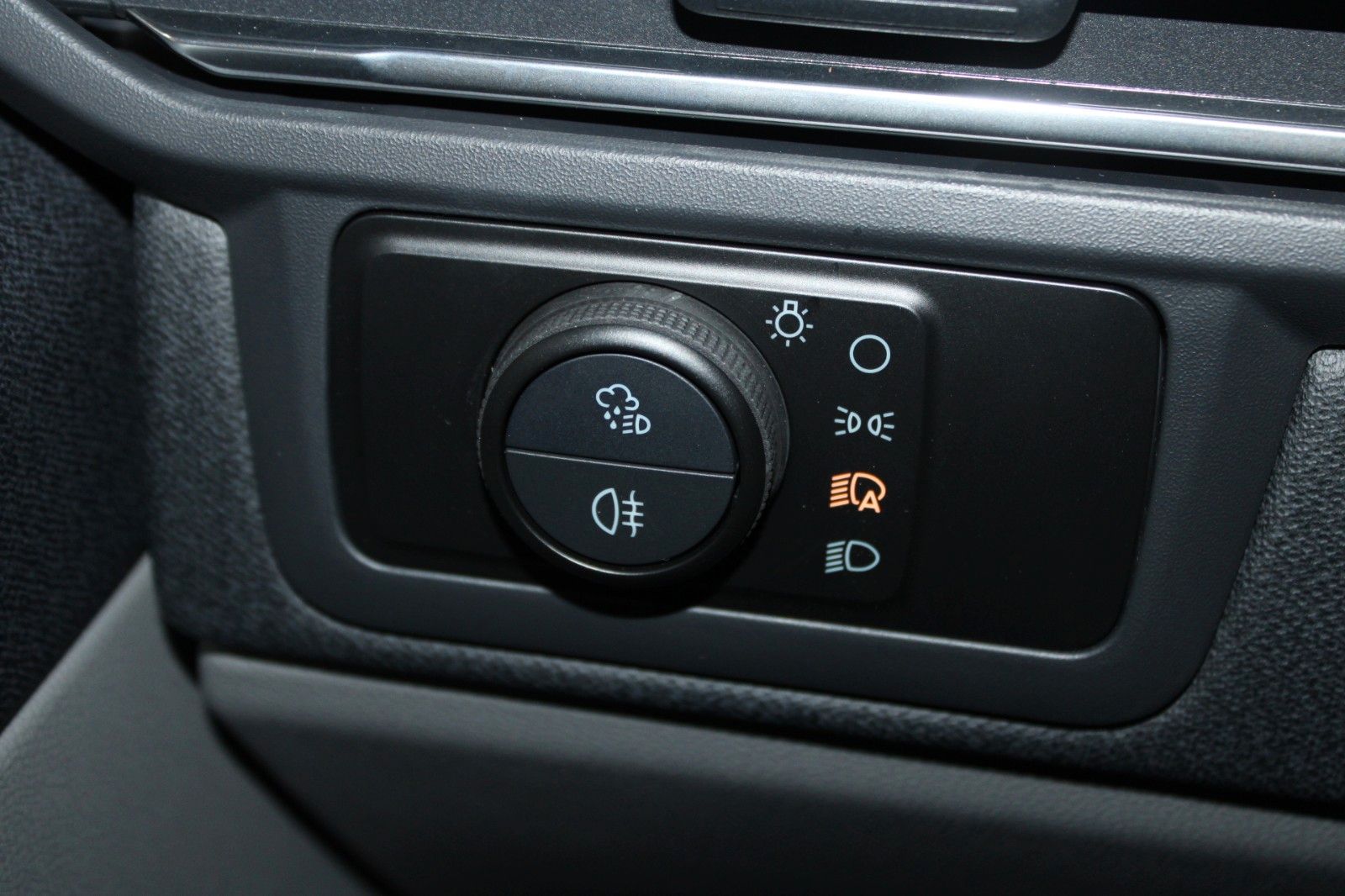 Fahrzeugabbildung Ford NUGGET L1 Titanium MARKISE + Aufstelldach SOFORT