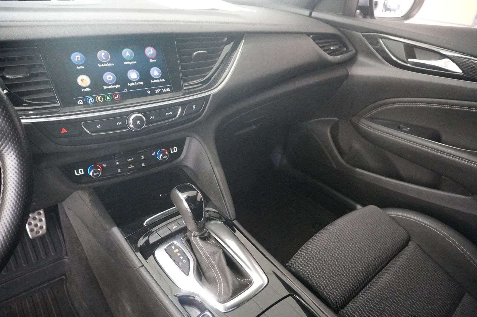 Fahrzeugabbildung Opel Insignia B ST 2.0D INNOV. NAVI/LED/KAMERA/SH/AHK