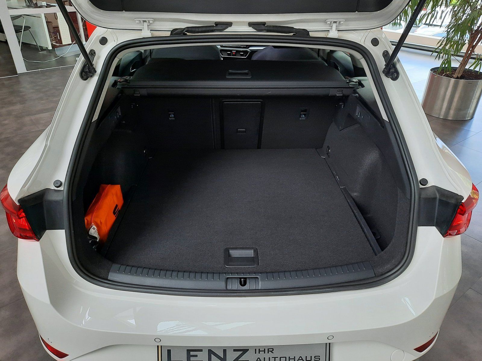 Fahrzeugabbildung SEAT Leon ST Style TDI DSG *Navi*Cam*App*ACC*LED*