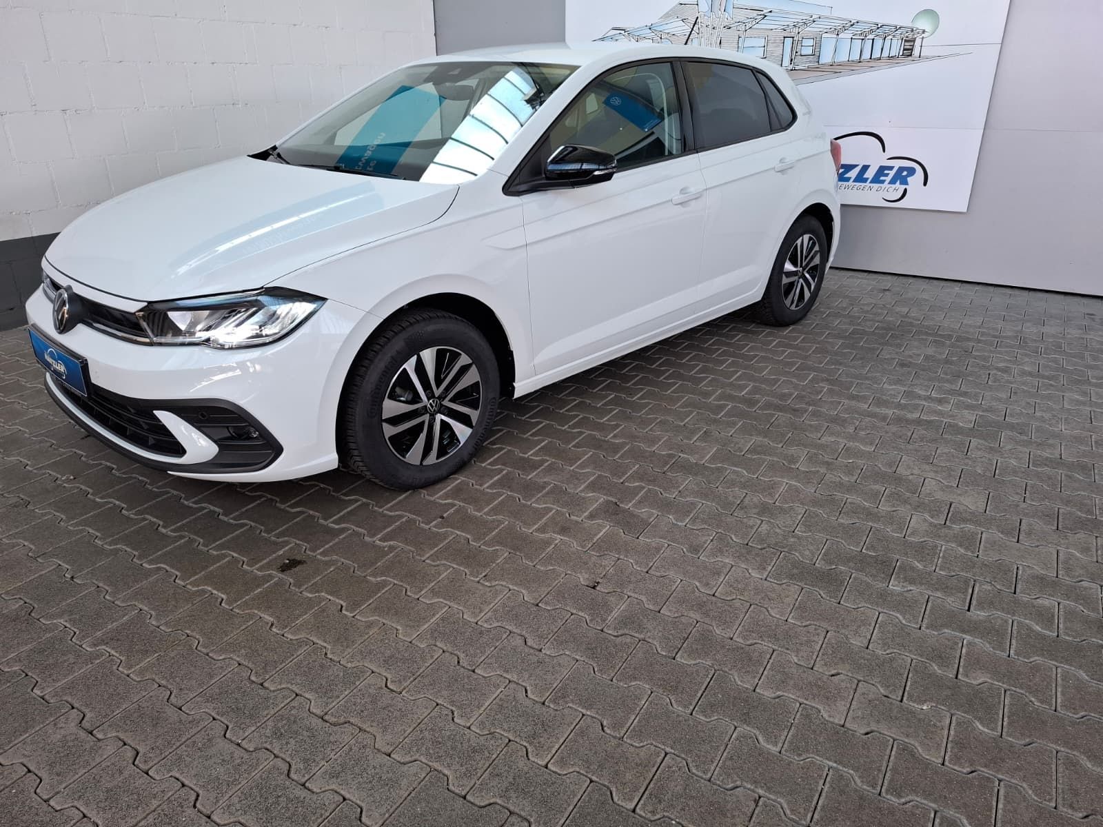 Fahrzeugabbildung Volkswagen Polo VI Energy 1.0 TSI +LED + ACC + TravelAssist