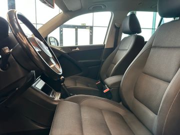 Volkswagen Tiguan Team 4Motion *2. Hand*Klima*SHZ*AHK*PDC*