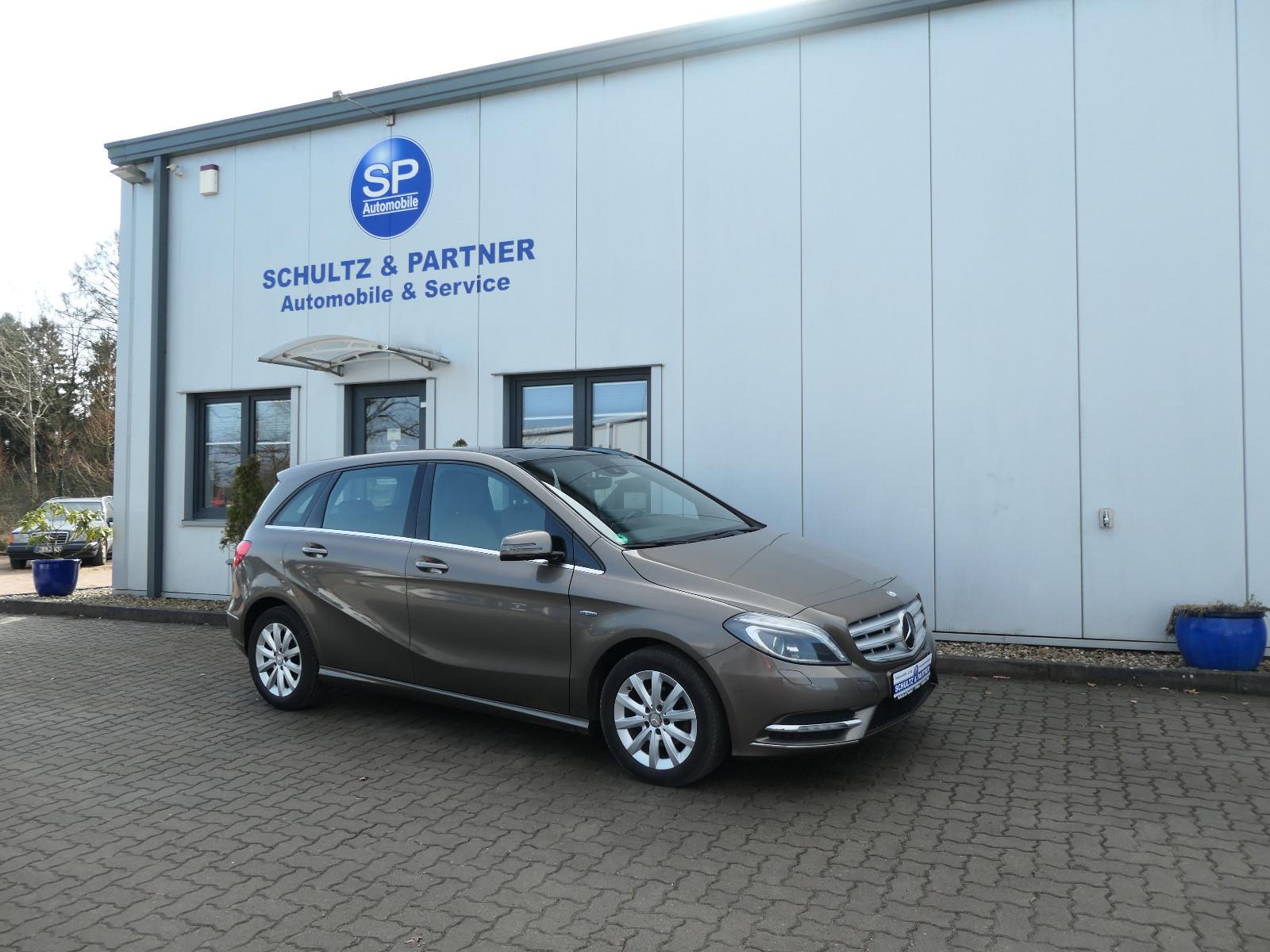 Mercedes-Benz B 180 // 2.Hd., Leder, Memory, Pano, Sitzh. Navi