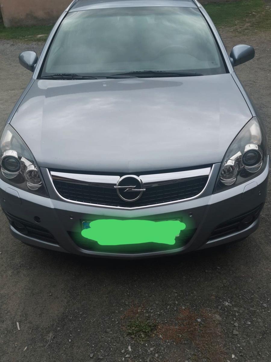Opel Vectra 2006 — rear view