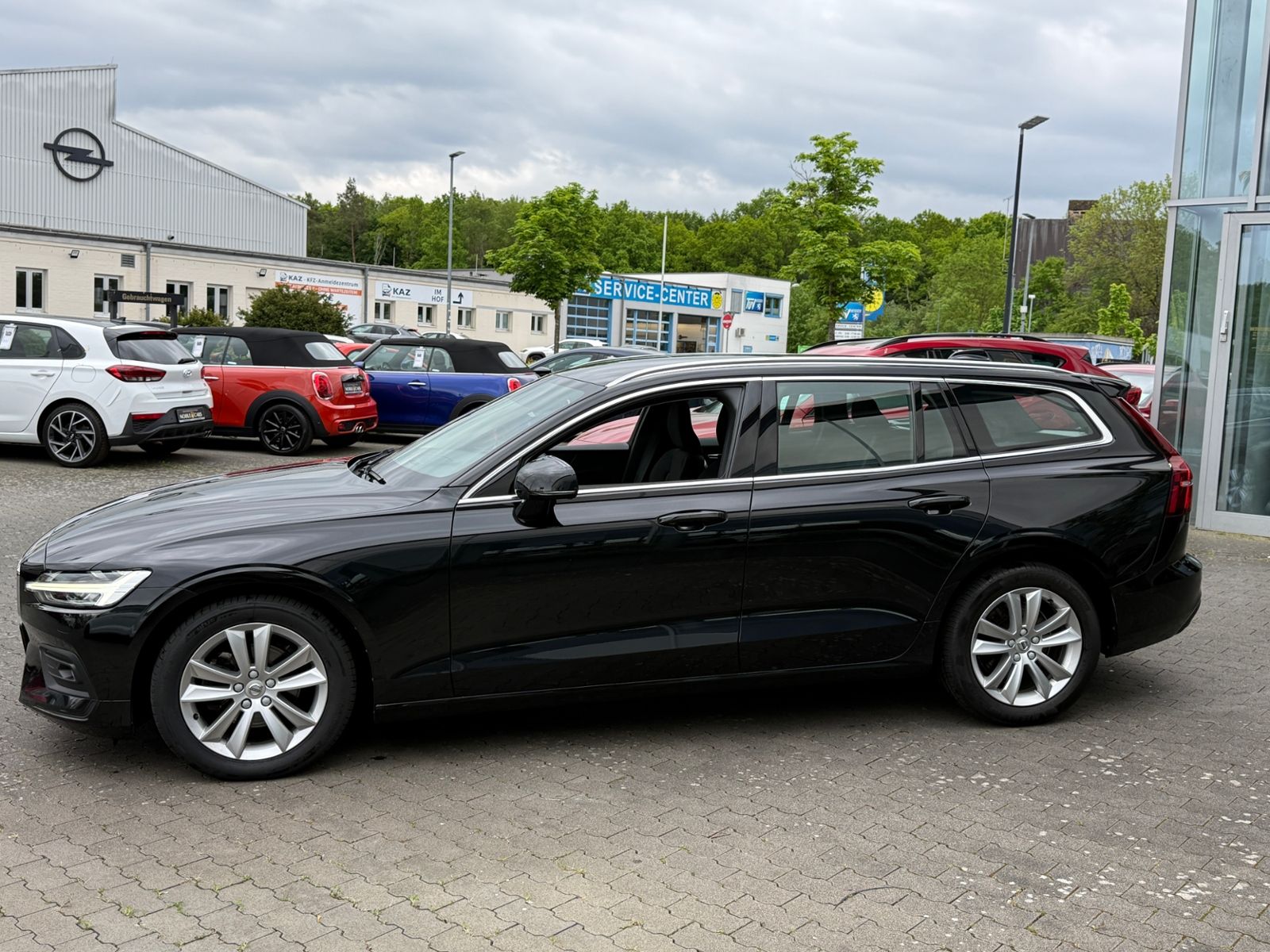 Fahrzeugabbildung Volvo V60 Kombi Momentum Pro ACC BLIS LED