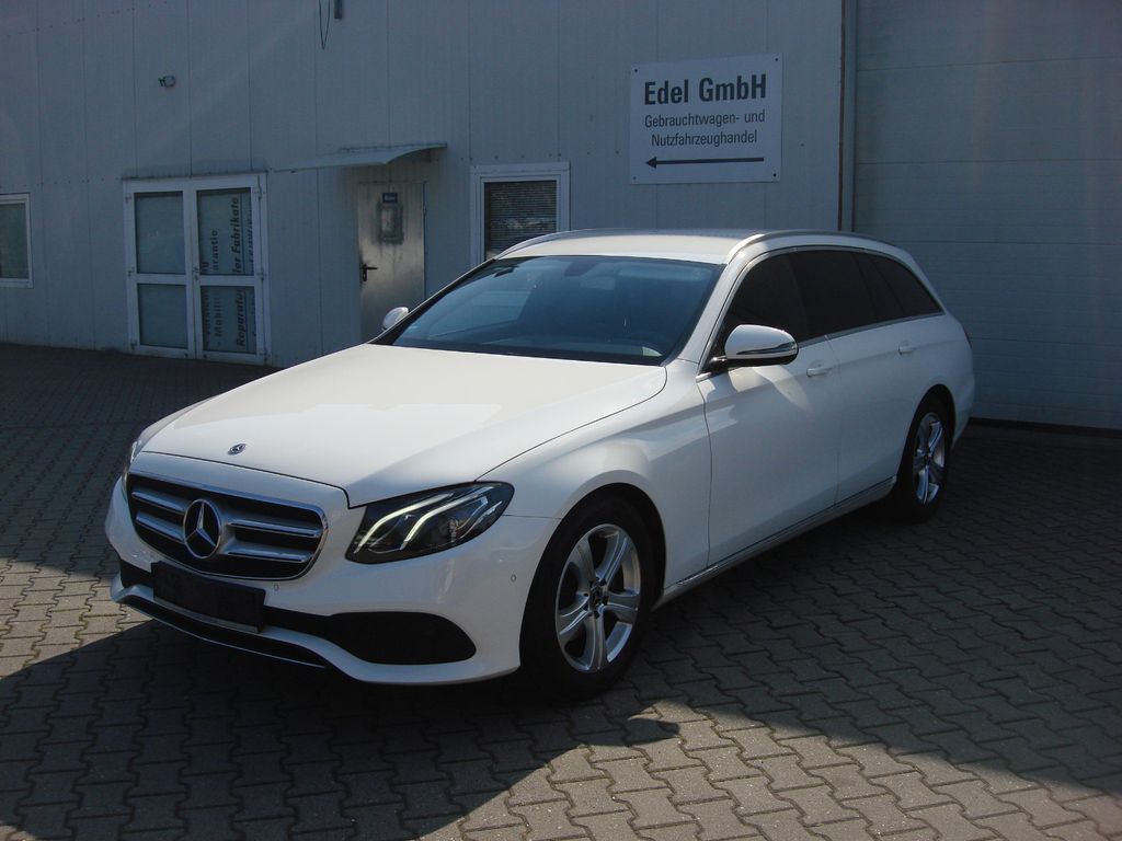 Image of Mercedes-Benz E 220