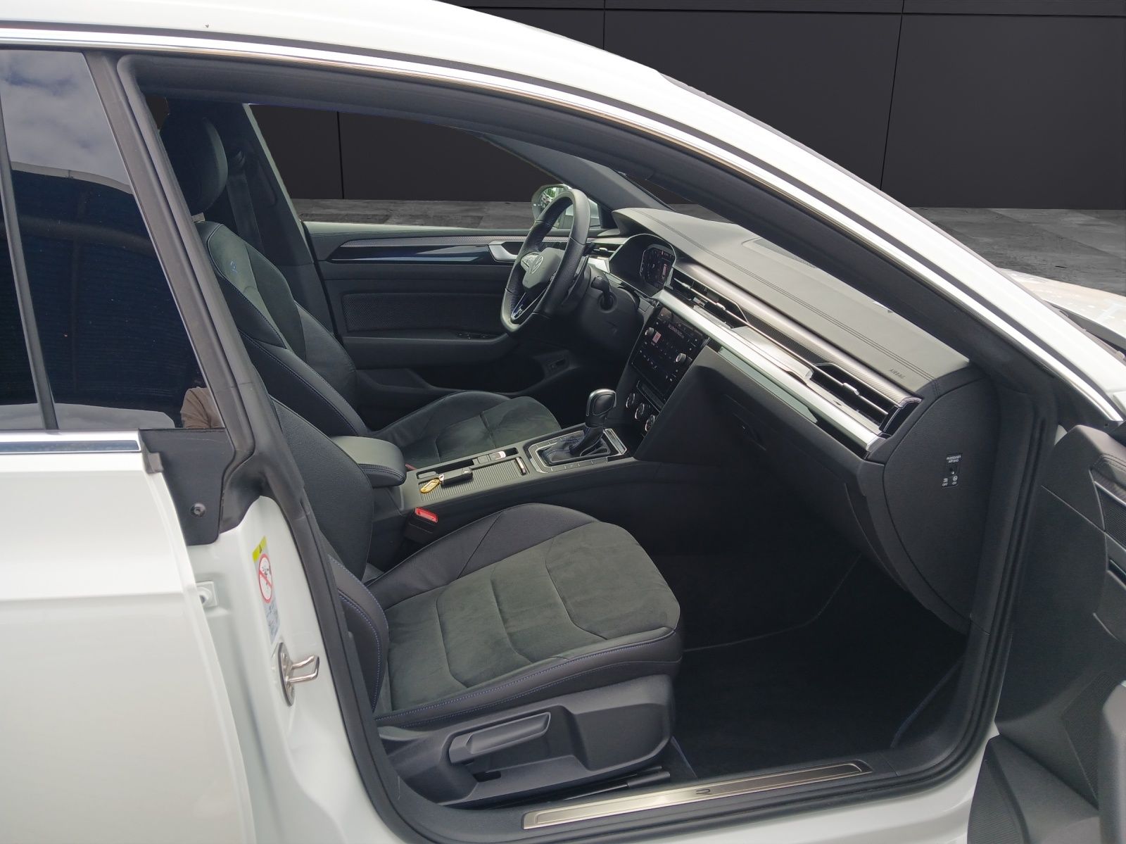 Fahrzeugabbildung Volkswagen Arteon SB R 4M R-Line Matrix AHK Navi  Pano HUD