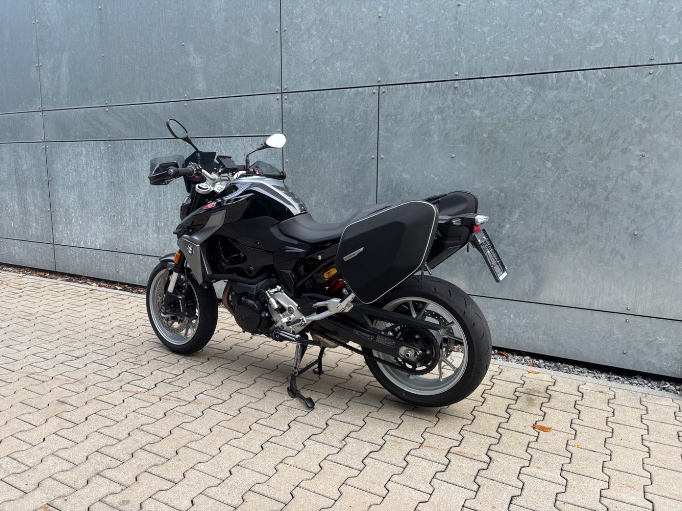 Fahrzeugabbildung BMW F 900 R 4 Pakete Seitenkoffer