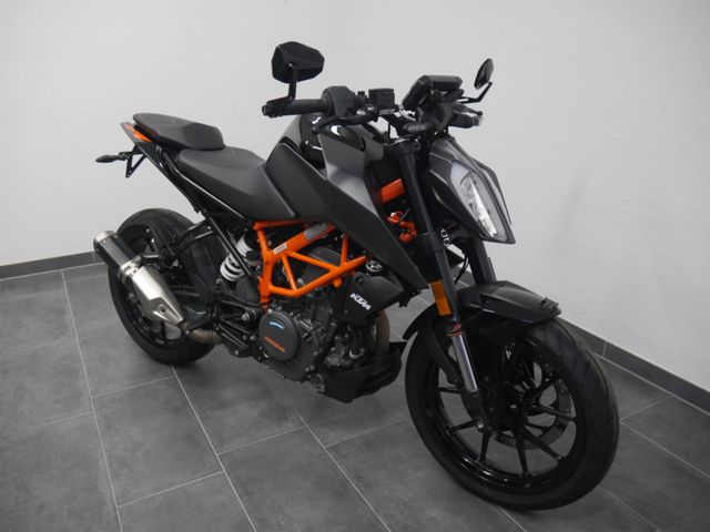 KTM Duke 390 // 2023 // kurzer KZH