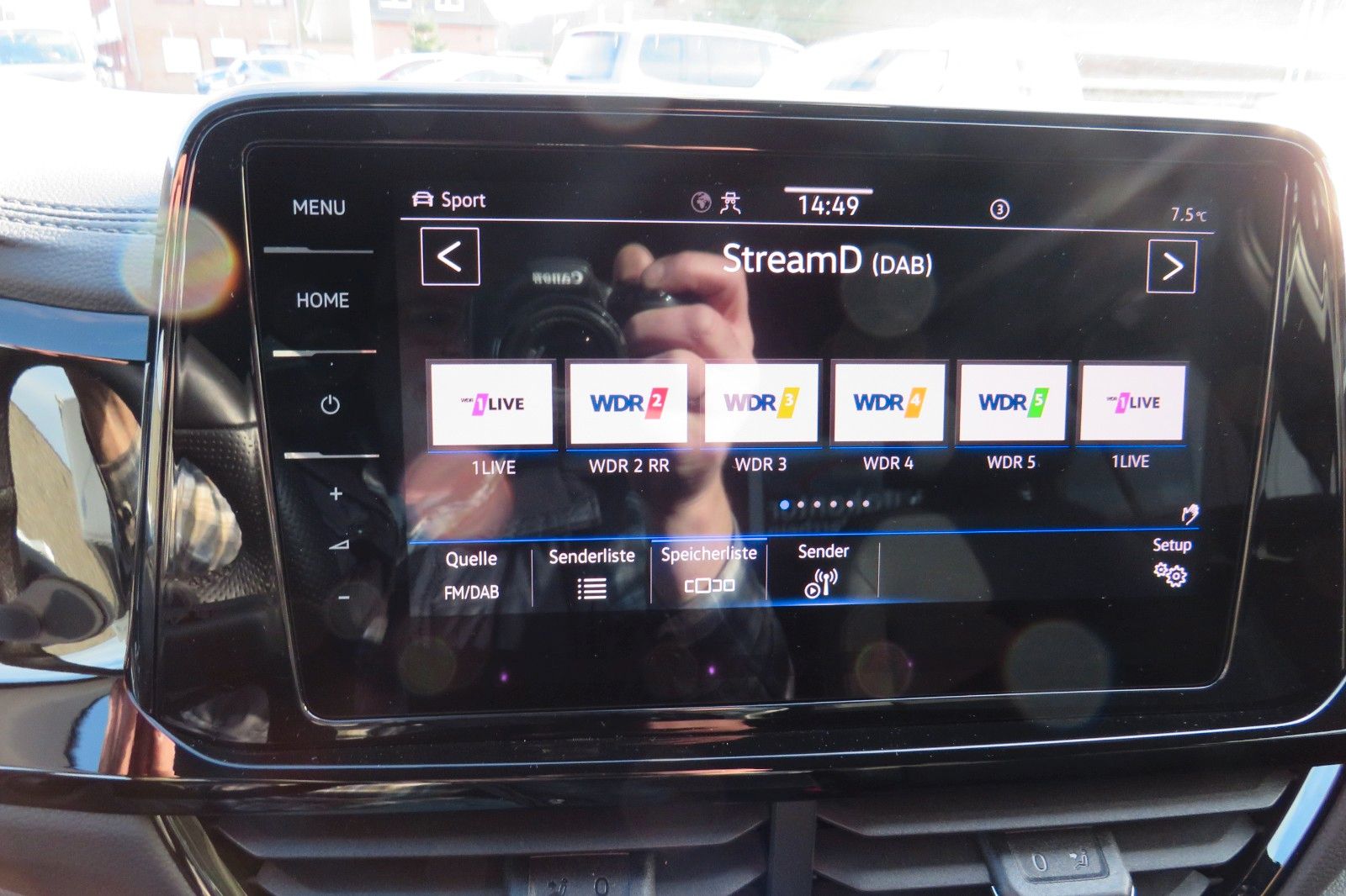 Fahrzeugabbildung Volkswagen T-Roc R-LINE AHK DCC ACC NAVI KAMERA 8-FACH 1.H