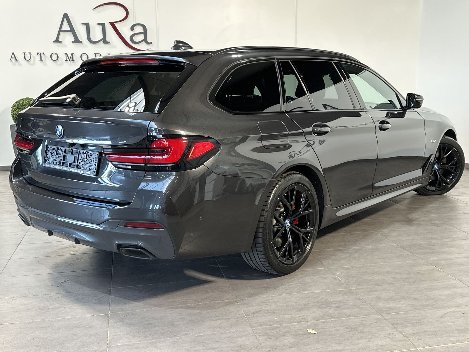 Fahrzeugabbildung BMW 530e Touring xD M-Sport Pro NAV+LASER+19ZOLL+HUD