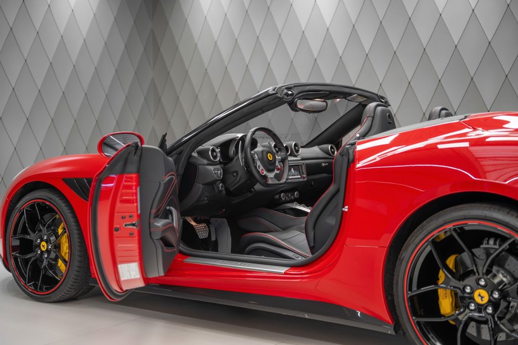 California T RED / BLACK NOVITEC - Bild 11