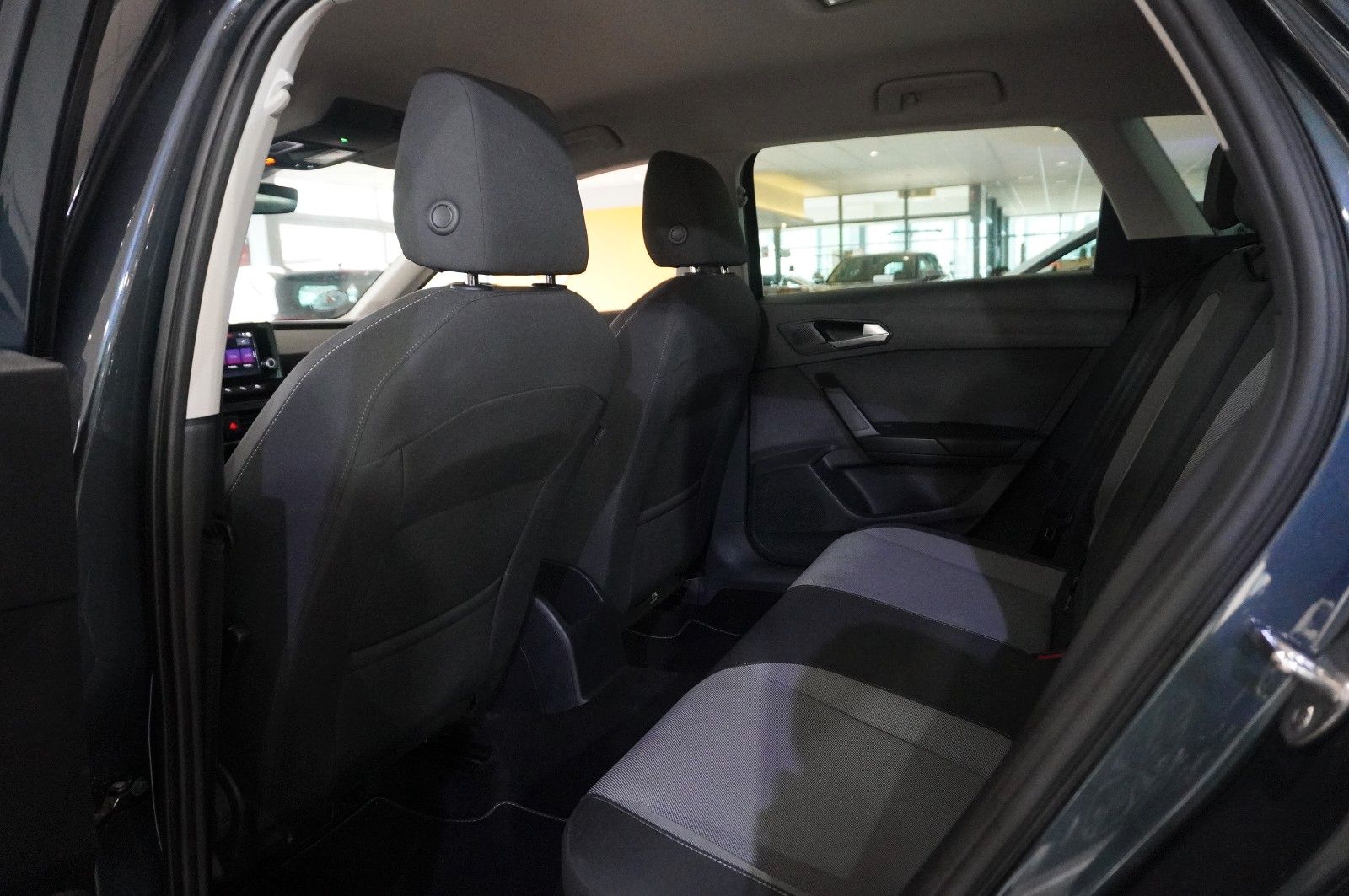 Fahrzeugabbildung SEAT Leon ST 1.0 E-TSI STYLE DSG NAVI/LED/KAMERA/DAB+