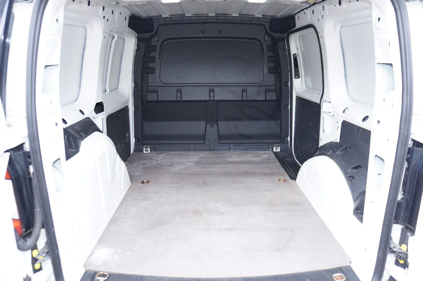Fahrzeugabbildung Volkswagen Caddy Cargo 2.0 TDI EcoProfi AHK Klima PDC App-C