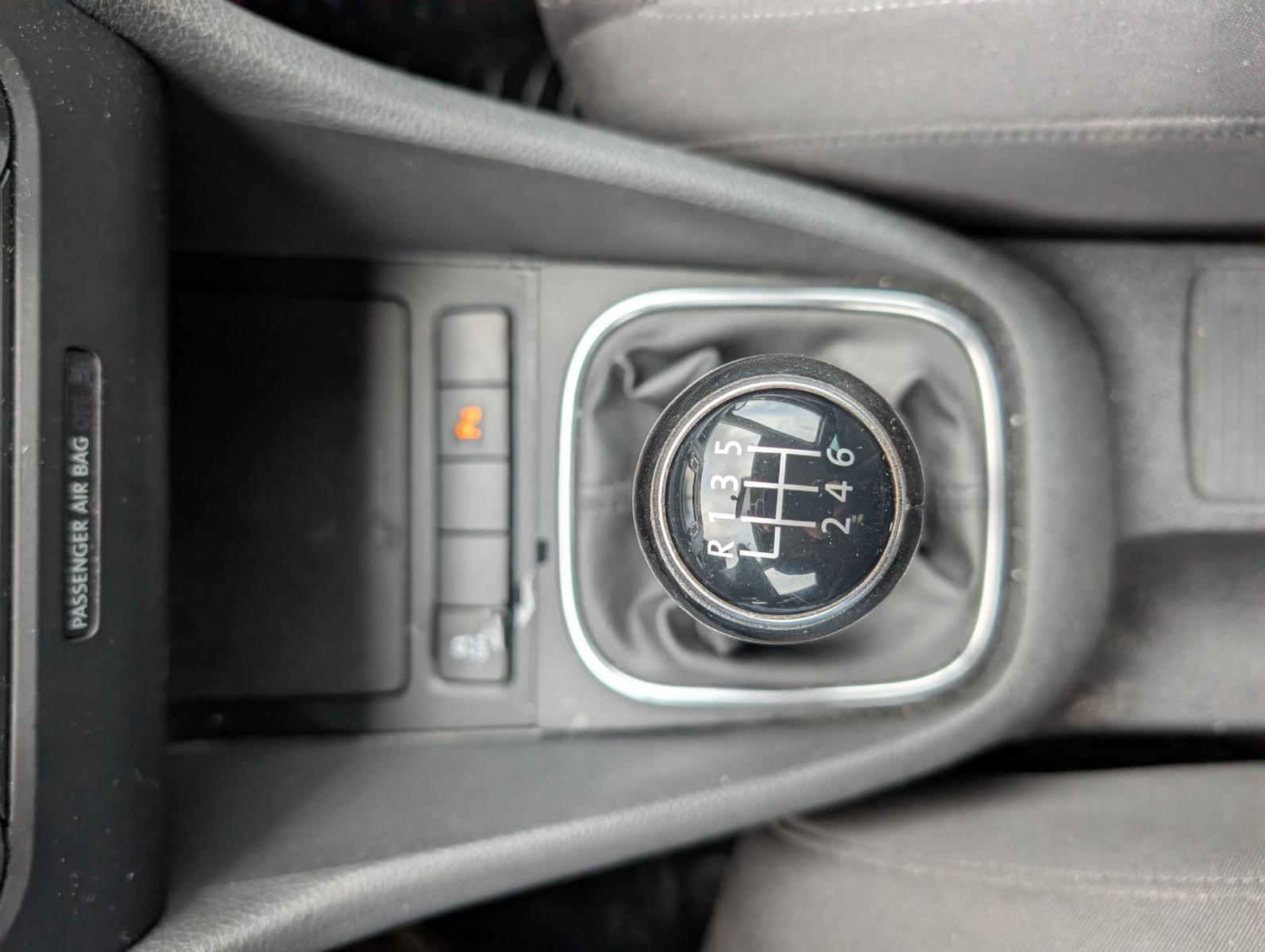 Volkswagen Golf 2011 — photo 15