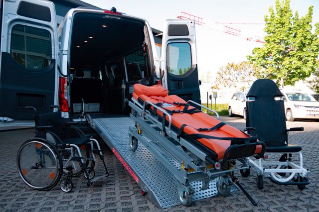Sprinter 317 WSZ RAMPE Liegend-Rollstuhl LMW BTW