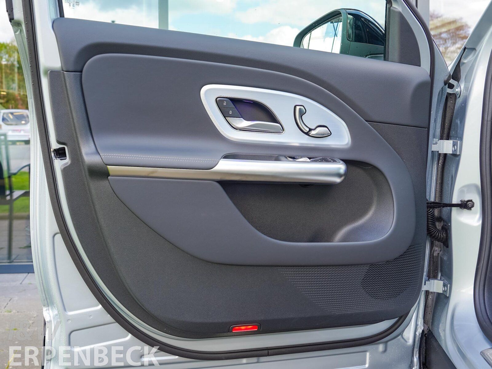 Fahrzeugabbildung Mercedes-Benz GLB 250+ *Night Paket*AHK*Winter Paket*THERMATIC