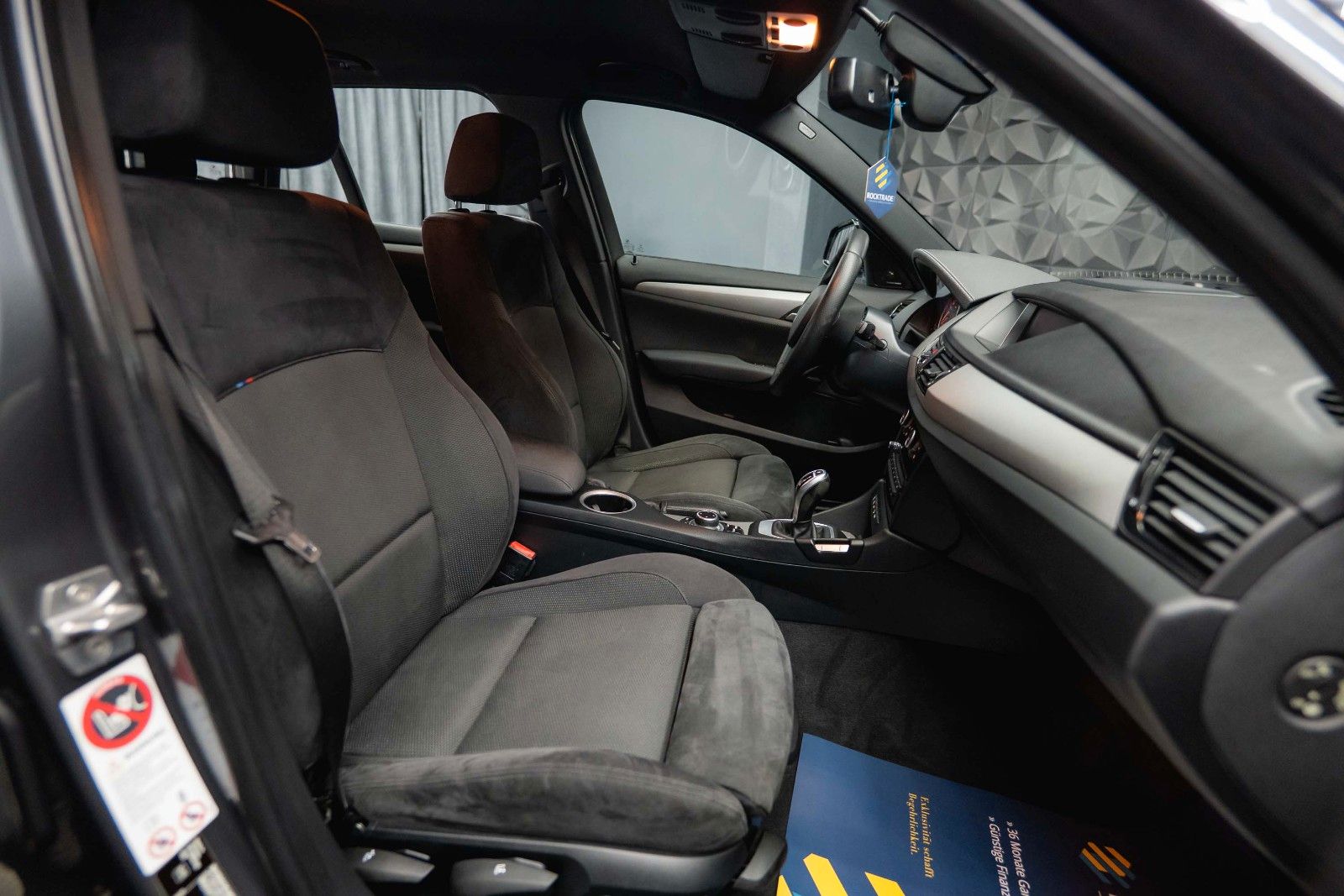 Fahrzeugabbildung BMW X1 xDrive 18d M-Sport Shadow Line *Bi-Xenon*DAB*