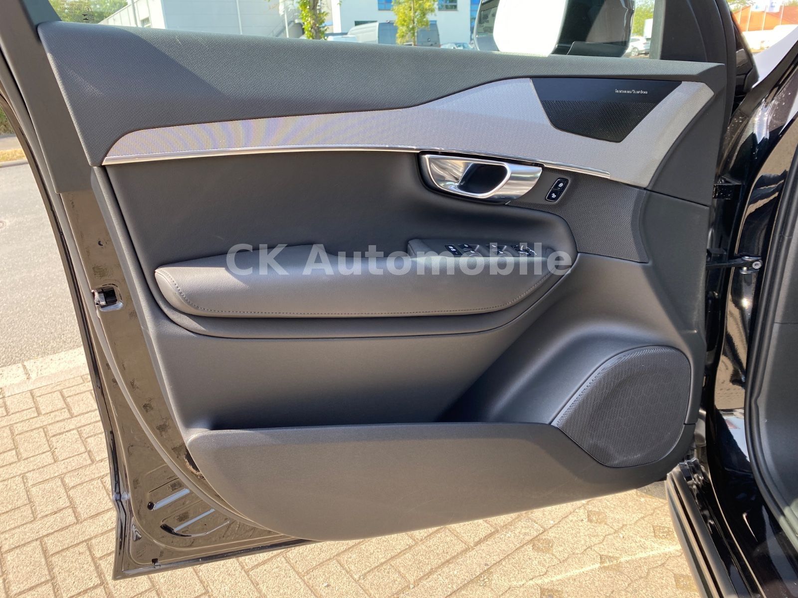 Fahrzeugabbildung Volvo XC90 T8 Core Recharge Plug-In Hybrid AWD/7 Sitze