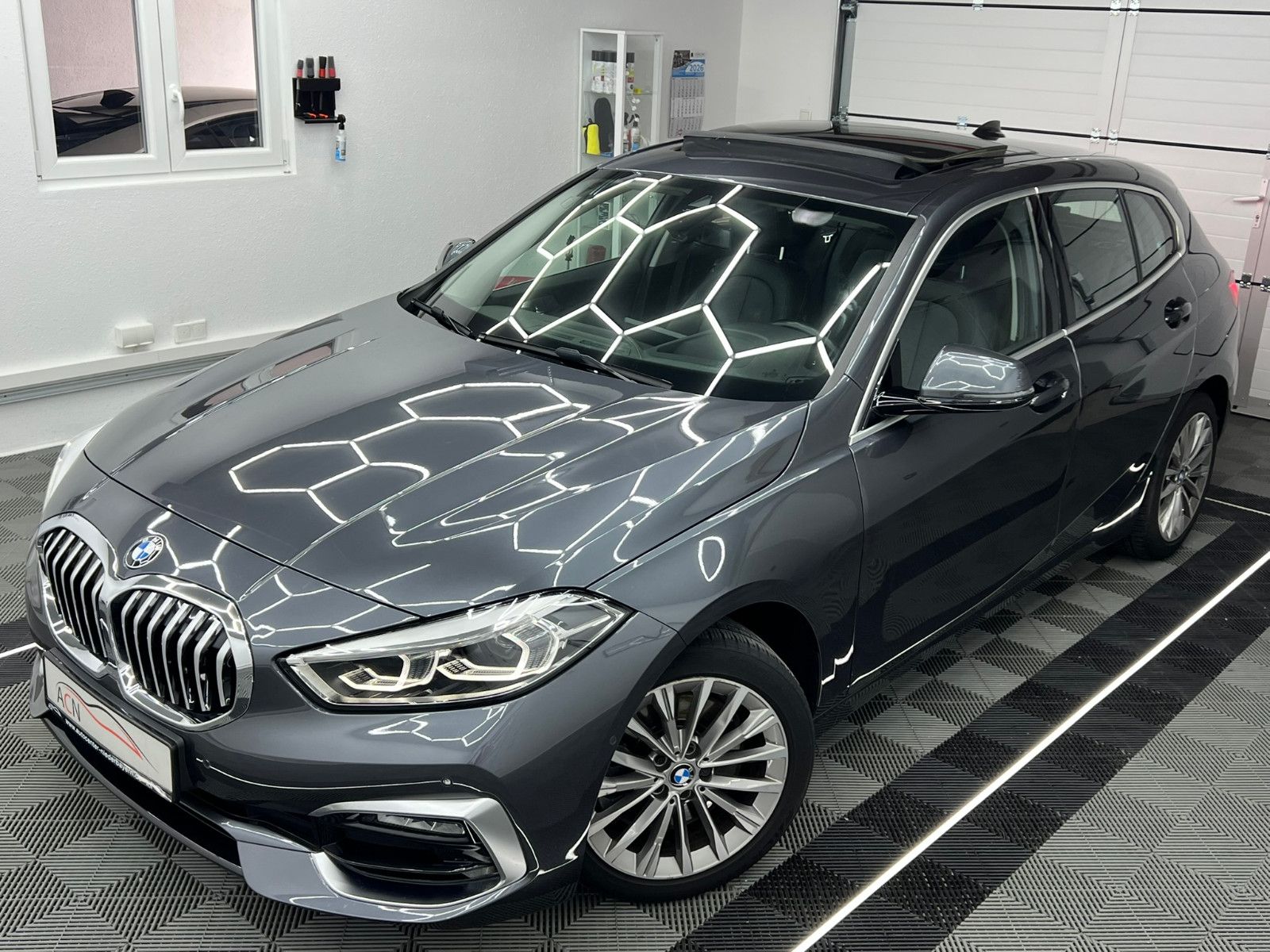 Fahrzeugabbildung BMW 120 d xDrive LUXURY LINE/LED/HuD/VRTL PIT/PANO