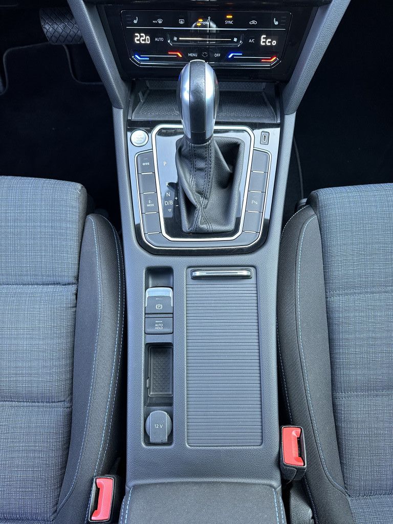 Fahrzeugabbildung Volkswagen Passat Variant GTE 1.4 TSI DSG NAV+LED+PANO+KAM