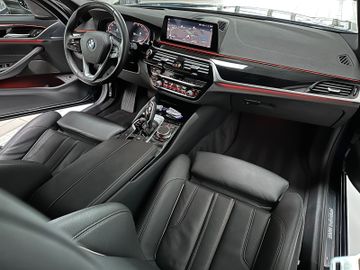 Fahrzeugabbildung BMW 540d xD Sport Line Kamera DAB H/K HUD Keyles 19"