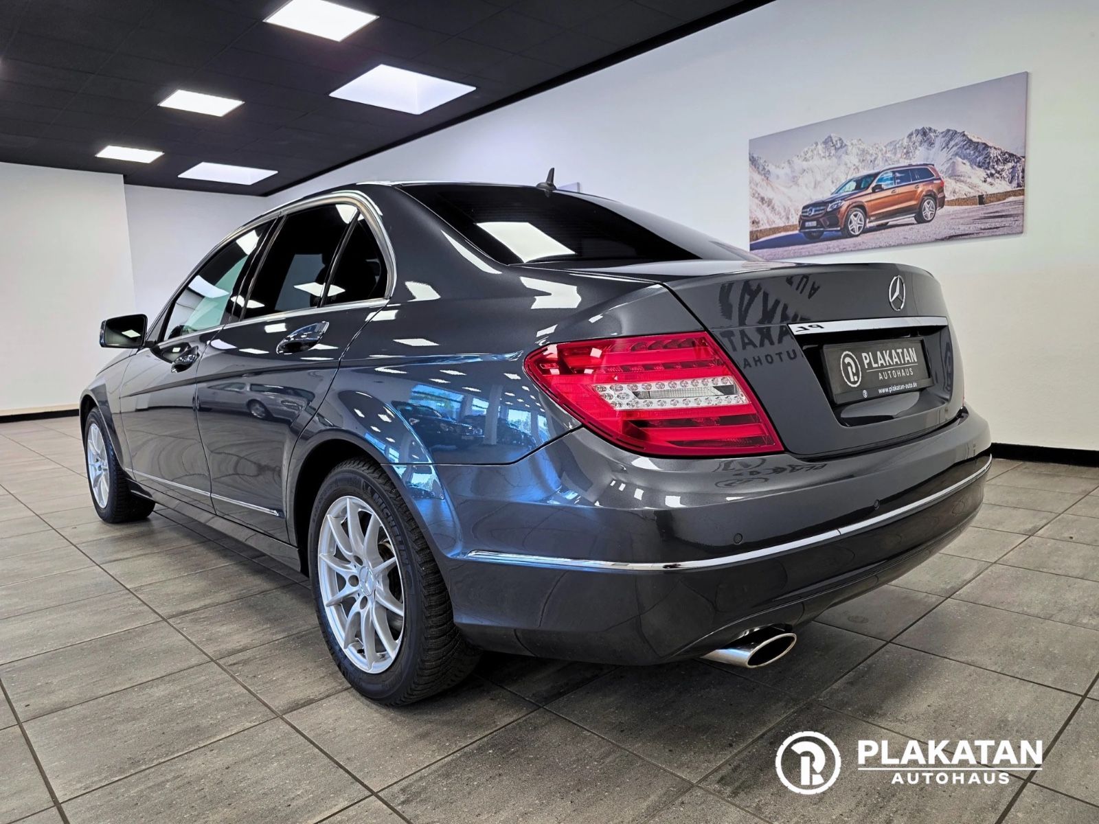 Fahrzeugabbildung Mercedes-Benz C 200 CGI Avantgarde Bi-Xenon AdaptLicht