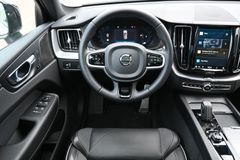 Fahrzeugabbildung Volvo XC60 B4 D AWD Autom R-Design*STDHZG*PANO*ACC*AHK