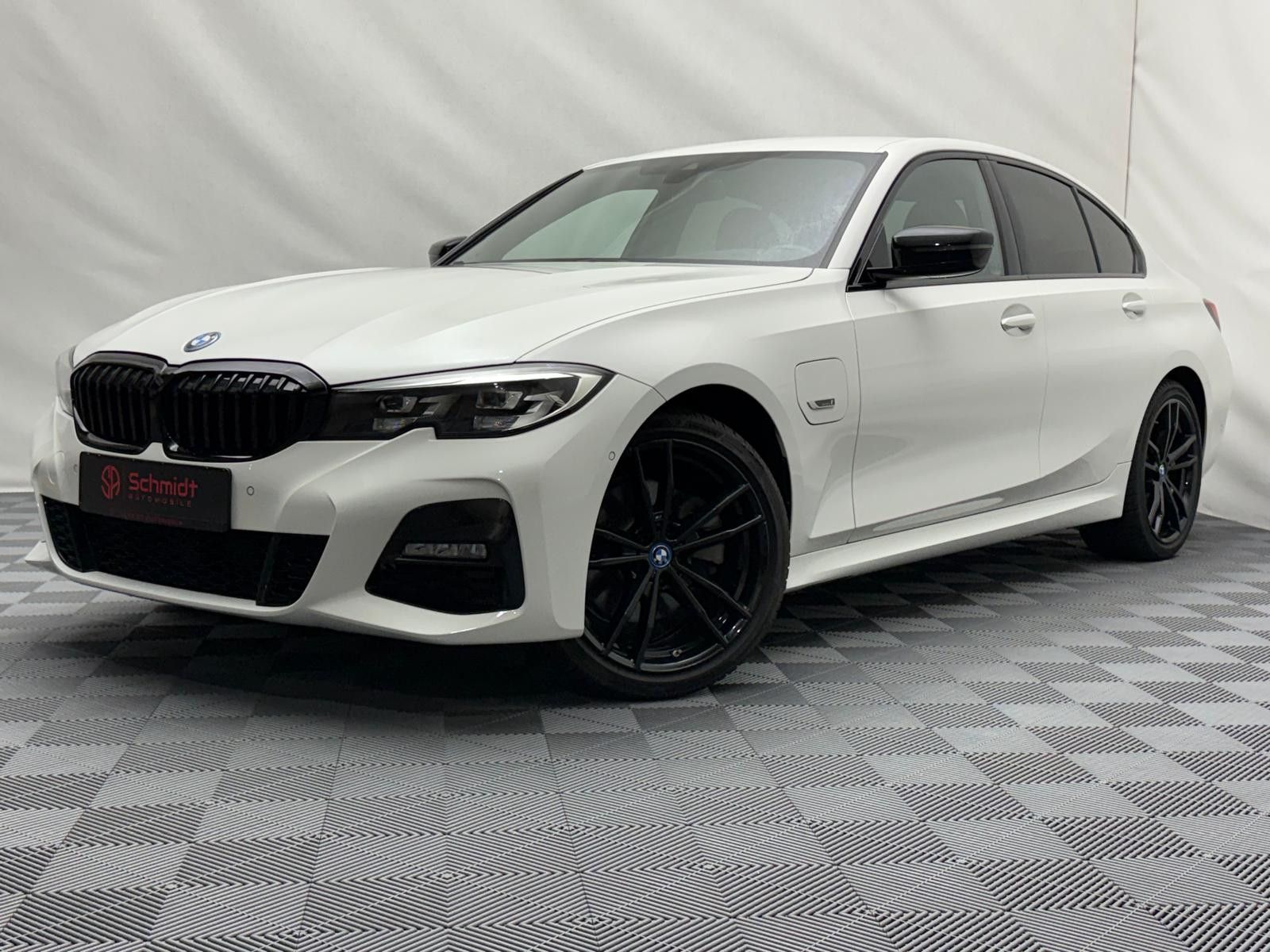 BMW 3 320 e M Sport LED NAVI VIRTUAL KAMERA LEDER foto 4