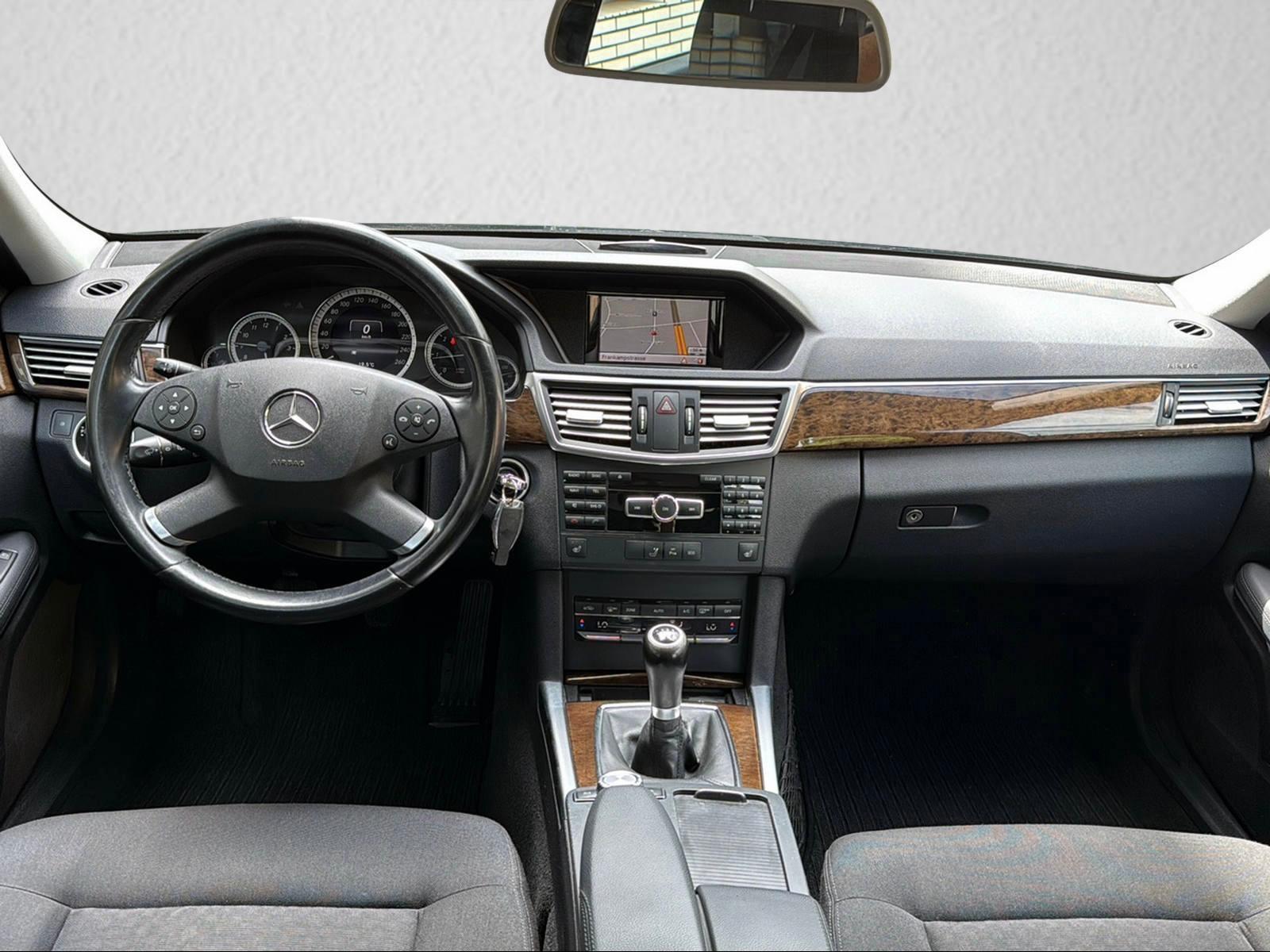 Mercedes-Benz E 220 CDI T-Modell BlueEfficiency*Navi*Xenon*PDC