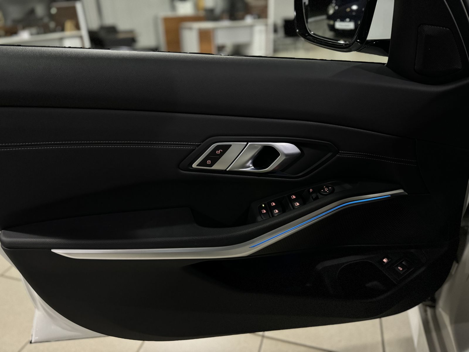 Fahrzeugabbildung BMW 330e Sport Line Panorama Laser Kamera HUD HiFi