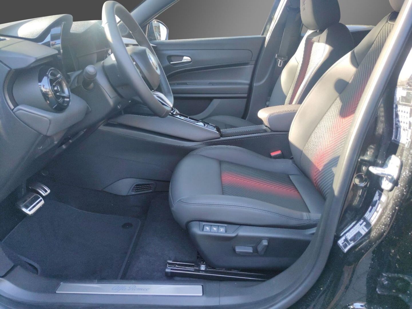 Fahrzeugabbildung Alfa Romeo Junior Elettrica SPECIALE 115kW - Technologie