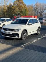 Volkswagen VW Tiguan R-Line DSG Navi Panorama 89tkm 2.0 TDI - VW Tiguan von privat