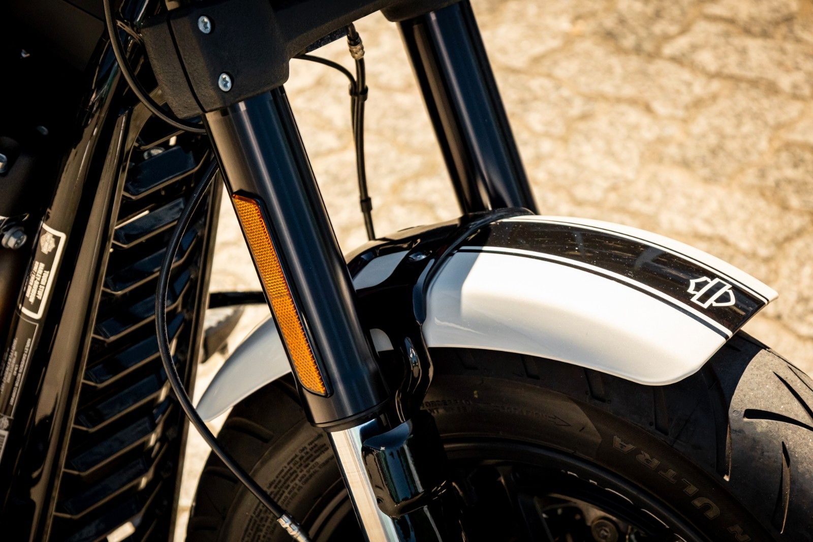Fahrzeugabbildung Harley-Davidson FXFBS FAT BOB 114 CUI SOFTAIL - JEKILL&HYDE -