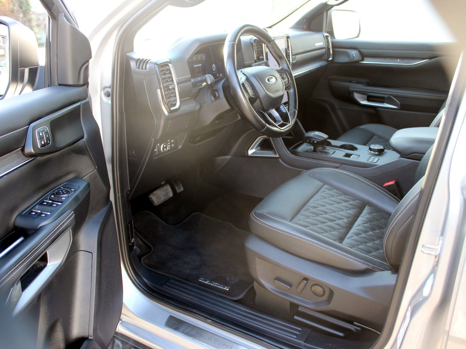 Fahrzeugabbildung Ford Ranger Platinum e-4WD Doppelkabine