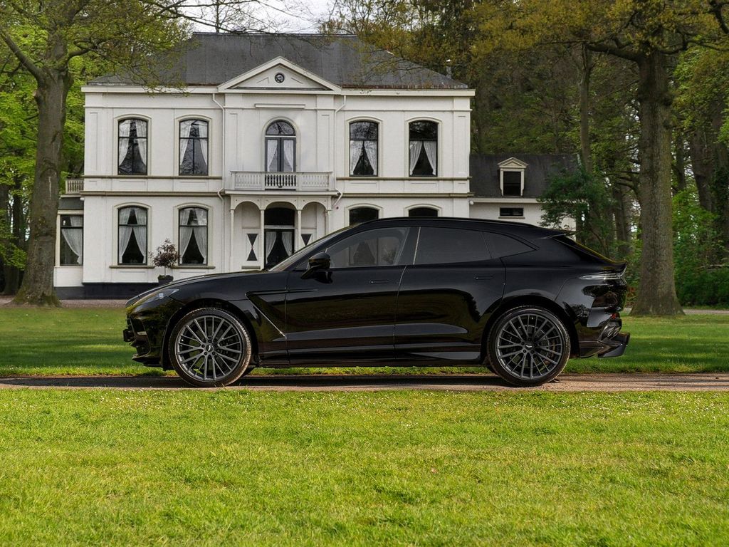 Image of Aston Martin DBX