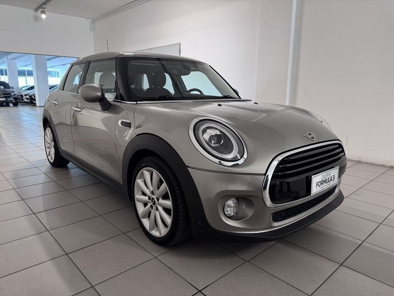 MINI Mini 5 porte Mini 5p 1.5 Cooper D Boost aut imagem 2
