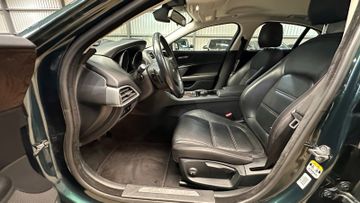Jaguar XE - 8