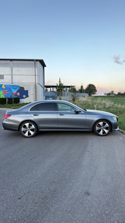 Image of Mercedes-Benz E 220