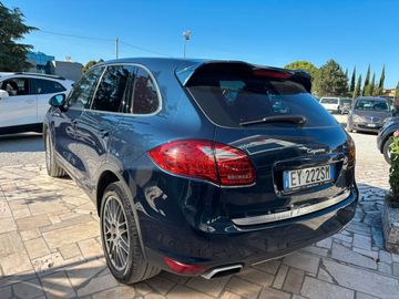 Porsche Cayenne - 3