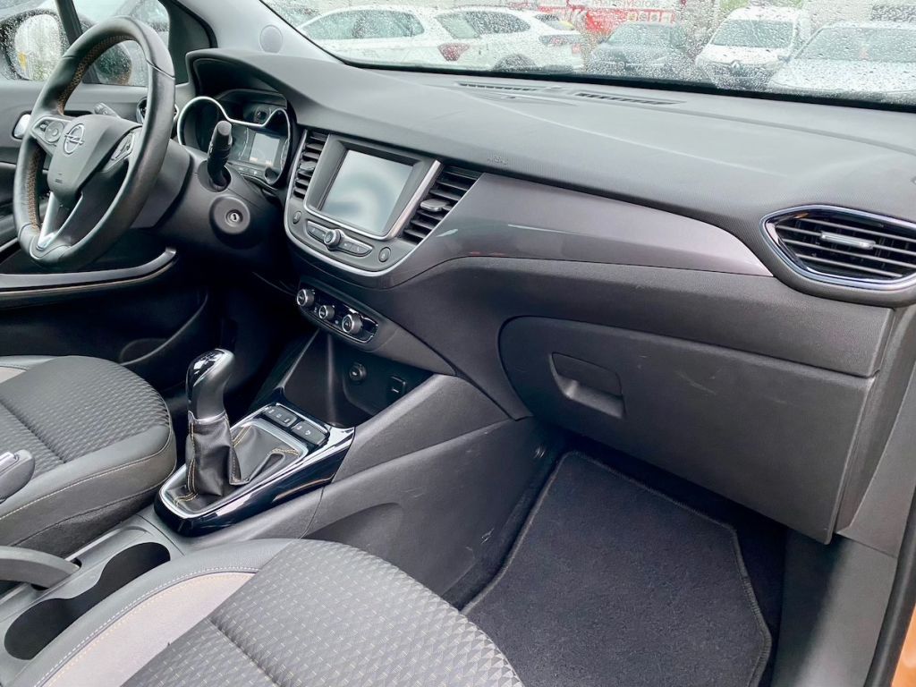 Fahrzeugabbildung Opel Crossland X 1.2 Selection AAC ISOFIX PDC SHZ GRA