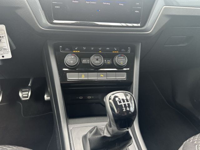 Touran 2.0 TDI Active NAVI ACC 16 ALU FAMILY-P.
