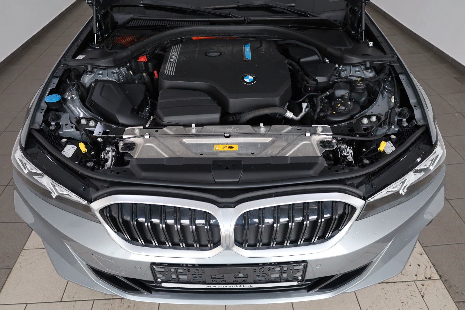 Fahrzeugabbildung BMW 330 e Touring,Leder,Navi,LED,Kamera,HUD, Curved