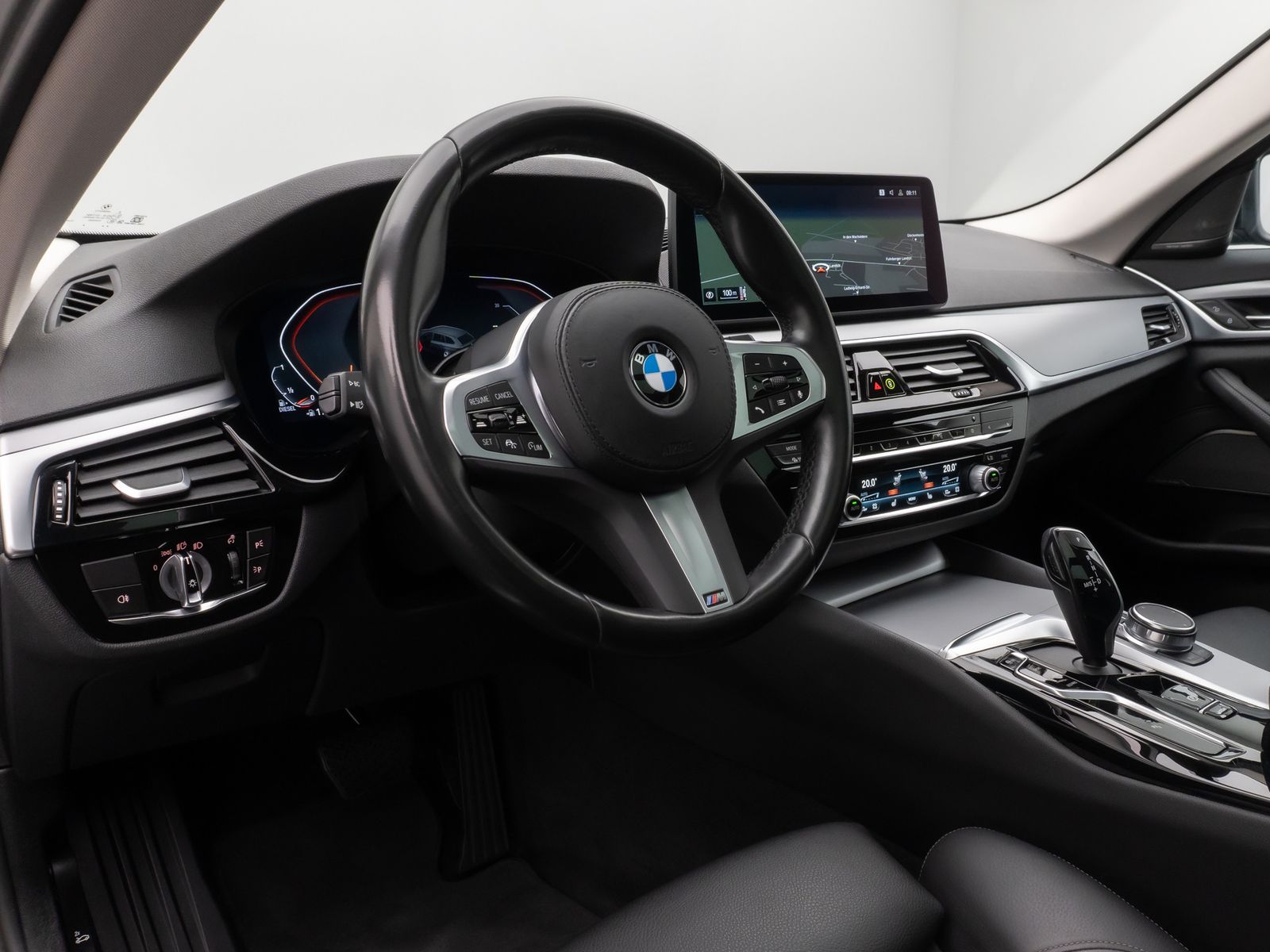 Fahrzeugabbildung BMW 520d xD Panorama Kamera HUD DAB H/K AHK Leder