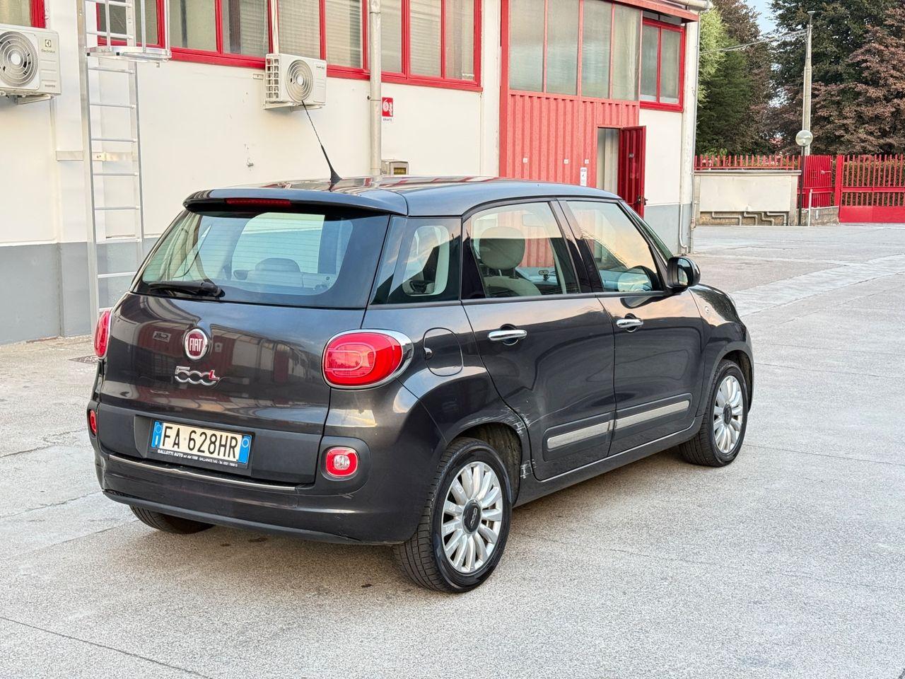 Fiat 500L 2015 — interior
