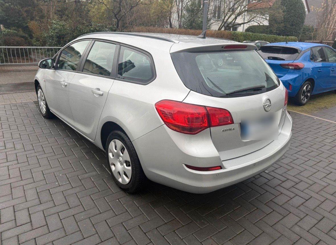 Opel Astra 2012 — photo 5