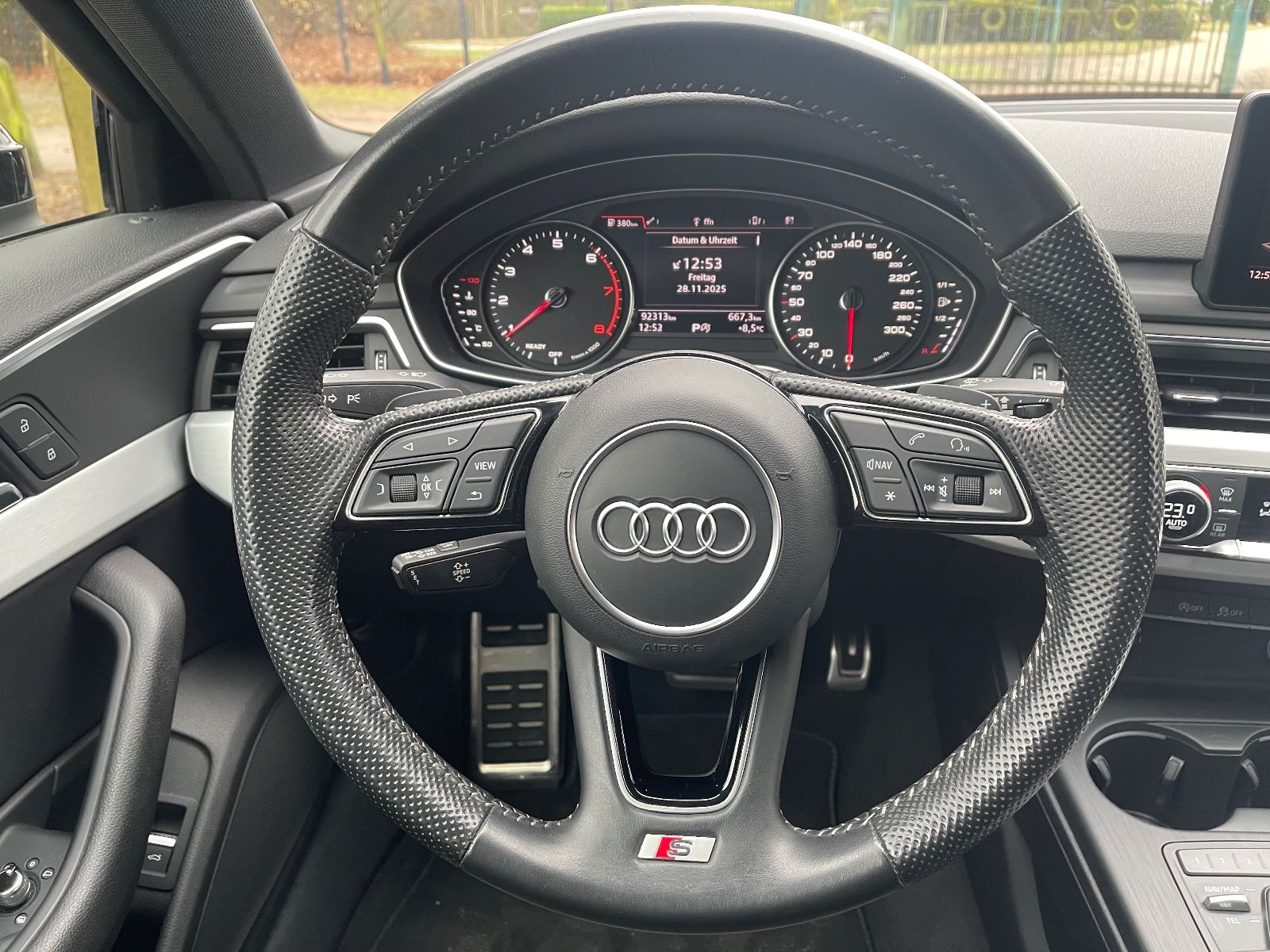 Fahrzeugabbildung Audi A4 Avant S-Line AHK*LED*PDC*TEILLEDER*TEMPO+